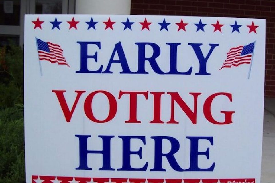 Sign that reads "Early voting here"